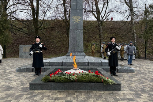 Вечный огонь торжественно зажгли в Переславле-Залесском в День Неизвестного Солдата