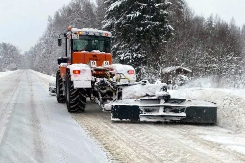 Дорожные службы региона производят очистку дорог в усиленном режиме
