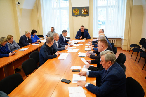 В областной Думе обсудили проекты постановлений, касающиеся деятельности регионального парламента