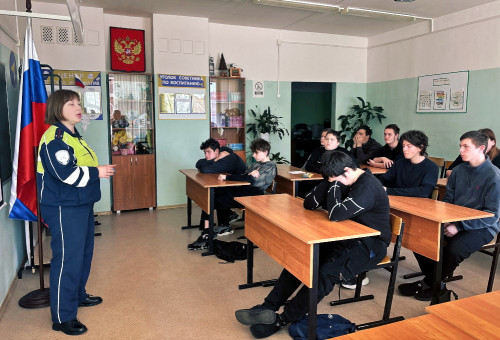 Профилактическая беседа сотрудников ГАИс учащимися о правилах эксплуатации мототранспорта