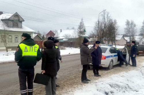 Сотрудники Госавтоинспекции устанавливают обстоятельства ДТП