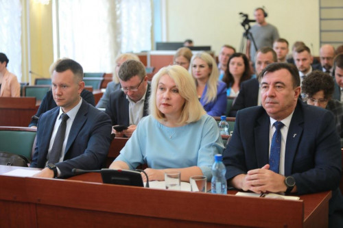 Михаил Евраев поручил провести семинары для желающих заключить социальные контракты