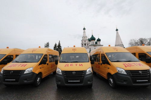 Новые школьные автобусы поступили в Ярославскую область