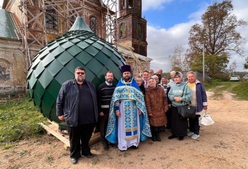 В селе Масальском Угличского района освятили новый купол храма Рождества Христова