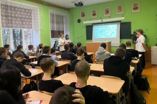 Классные часы «Профессионалитет: ты в хорошей компании!» проходят в школах Ярославской области