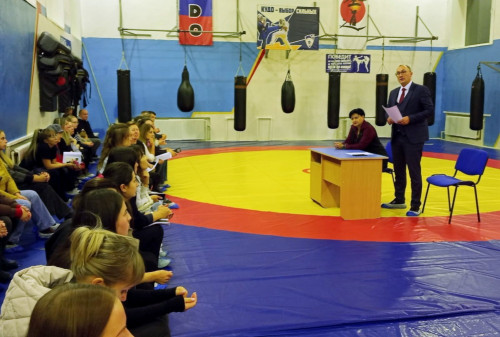 Глава Угличского округа провел встречу в спортивной школе «Витязь»