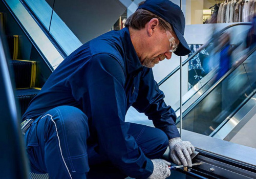 Эскалаторы, лифты и подъемное оборудование