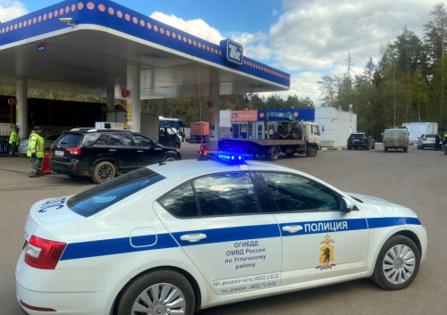 На АЗС автоинспекторы проводят профилактические беседы