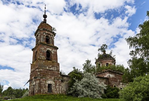 В разрушенном храме в селе Княжево Угличского района совершена Литургия