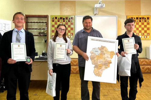 Первый чемпионат по скоростному собиранию пазлов-карт избирательных округов Ярославской области