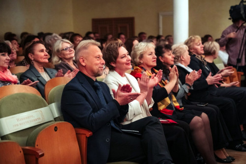 Педагоги региона получили награды в преддверии профессионального праздника