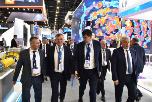 Губернатор Михаил Евраев провел рабочие встречи на XIV Петербургском международном газовом форуме
