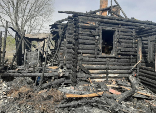 Восемь пожаров за праздники