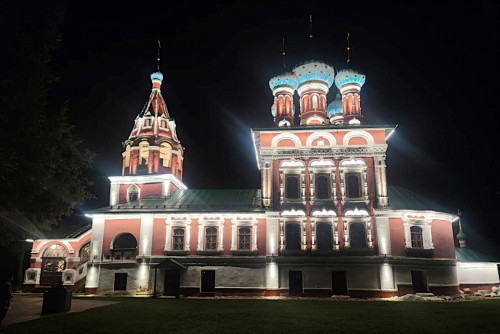 ​Около 50 зданий и сооружений региона в этом году украшены архитектурно-художественной подсветкой