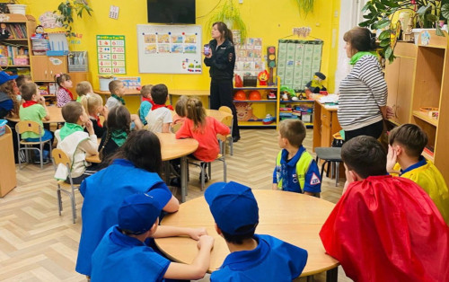 В Центре развития ребёнка «Ромашка» дошколята отправлялись в «безопасную страну» дорожных правил