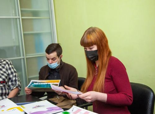 Школы области получили уникальные комплекты профориентационных игр для учащихся