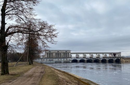 На Угличском гидроузле открыта водосливная плотина