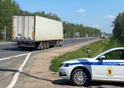Рейды по выявлению нарушений эксплуатации грузового транспорта проводят в Ярославской области