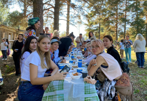 На фестивале потчевали угличским сыром