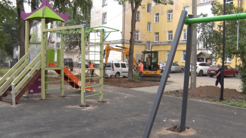 Продолжается ремонт дворов