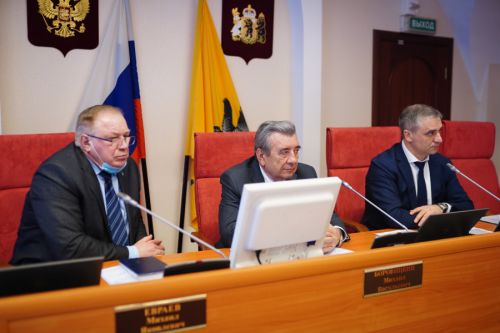 До 1 мая депутаты смогут внести предложения по планам дорожных ремонтов на 2023 и 2024 годы