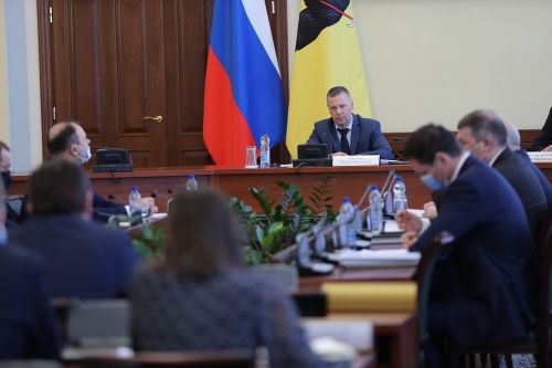 Михаил Евраев поручил заключить контракты на проведение работ по благоустройству до 1 апреля