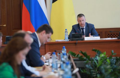 Подарочные наборы ко Дню знаний получат более 16 тысяч первоклассников региона
