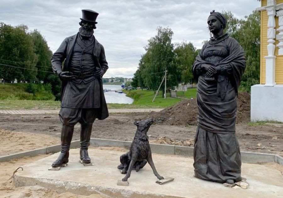 Установка памятника горожанам и знаменитой собаке Серко