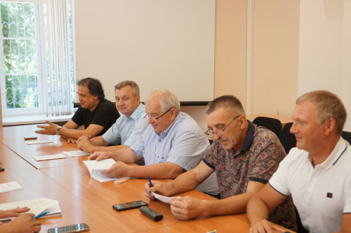 На заседании экспертного совета обсудили вопрос контроля качества работ по строительству и ремонту дорог, находящихся на гарантии