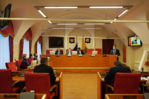 Областные депутаты рассмотрели исполнение программы капремонта в многоквартирных домах за 2021 год