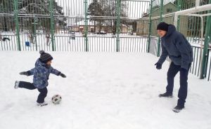 Малыши и футбол под Новый год