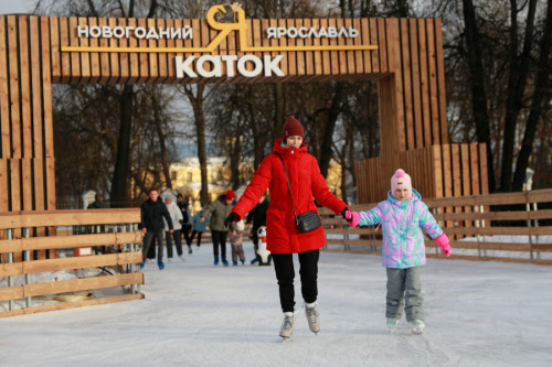 Работа шести катков в Ярославской области продлена до двух часов ночи