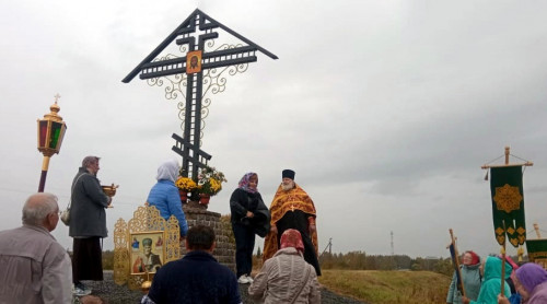 В селе Заозерье освящён поклонный крест