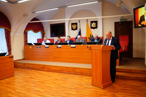 Областные депутаты рекомендовали Правительству тщательно отнестись к планированию расходов 2026 года