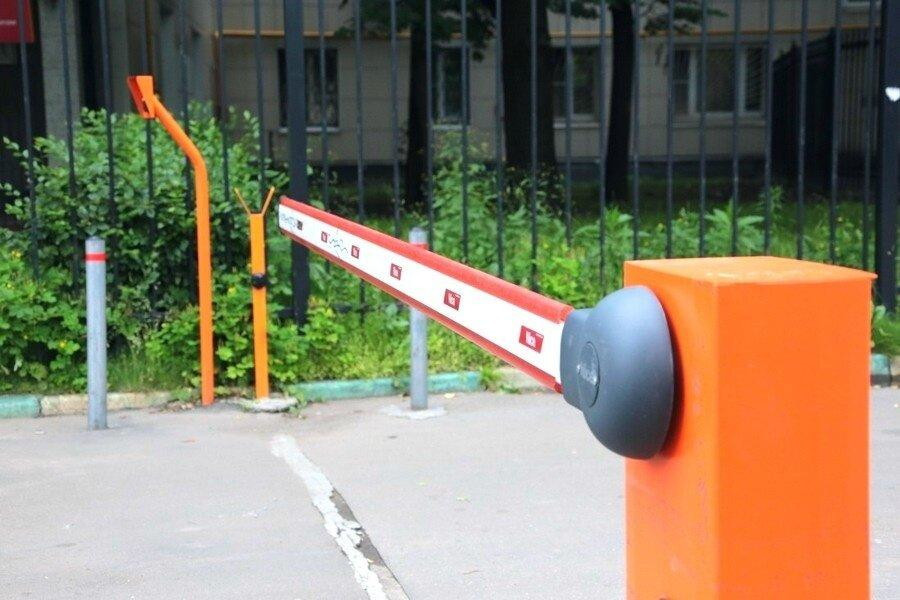 Затраты на установку шлагбаумов во дворах у зон единого парковочного пространства в регионе компенсируют по заявкам
