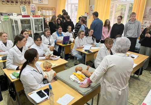 Новая профориентационная медицинская программа для школьников реализуется в Ярославской области