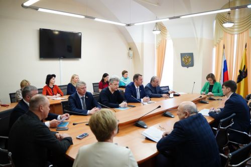 Областные депутаты продлили срок обращения за получением социальной выплаты на приобретение жилья для детей-сирот до 1 мая