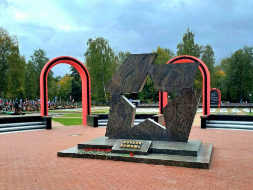 Завершена реставрация захоронений на Воинском мемориальном кладбище в Ярославле