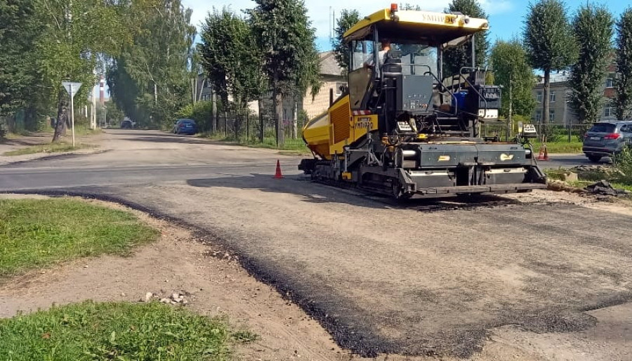 Продолжается ремонт дорог к социальным объектам