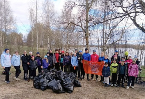 Эко-десант Первых в берёзовой роще - навели чистоту бодро и результативно