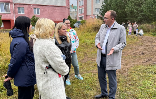 Глава Угличского округа Илья Филипцов пообщался с жителями Зеленой Рощи