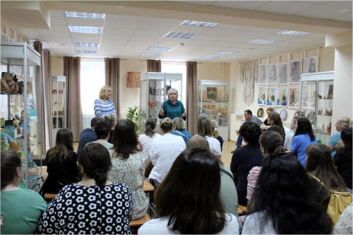 Открылись двери