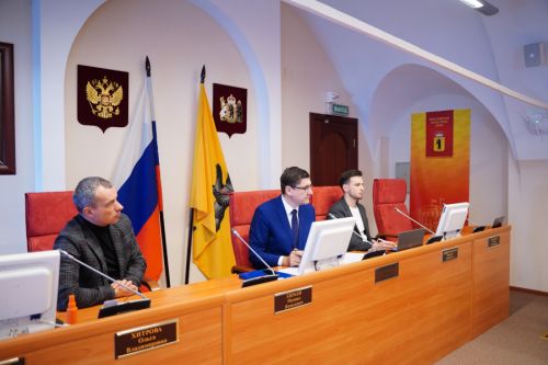 Областные депутаты обсудили вопросы кадрового обеспечения медучреждений, помощи онкобольным и реабилитации участников СВО