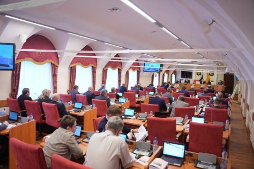 Депутаты поддержали изменения в закон о выборах, закрепляющие право кандидатов в губернаторы идти на выборы в порядке самовыдвижения