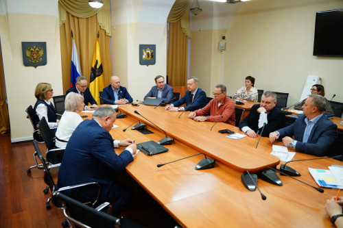 В областной Думе обсудили организацию первичной медико-санитарной помощи в муниципальных округах