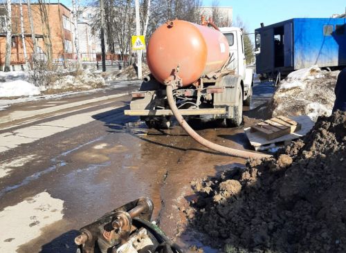 Утечка на трубопроводе холодного водоснабжения