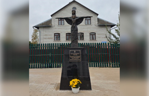 В Богоявленском женском монастыре установлен памятник, посвященный всем матерям, сестрам, женам погибших воинов Святой Руси..