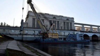 Замена ремонтных затворов на Угличской ГЭС