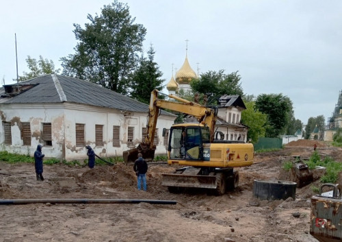 Рабочее совещание на строительной площадке на улице Спасской