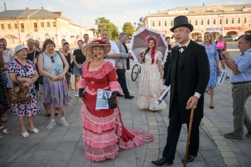 На Успенской площади открыли скульптуру, посвящённую горожанам
